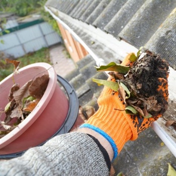 5 Ways to Keep Your Gutters Clean