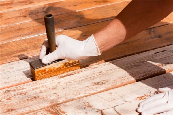 How to Know if Your Wood Deck Needs Refinishing—and How to Do it