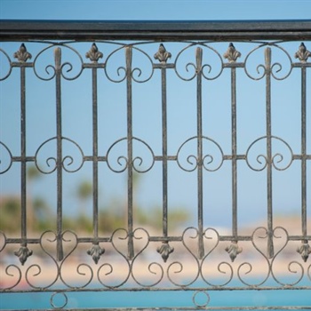 Seven Reasons to Love Aluminum Decking Railings
