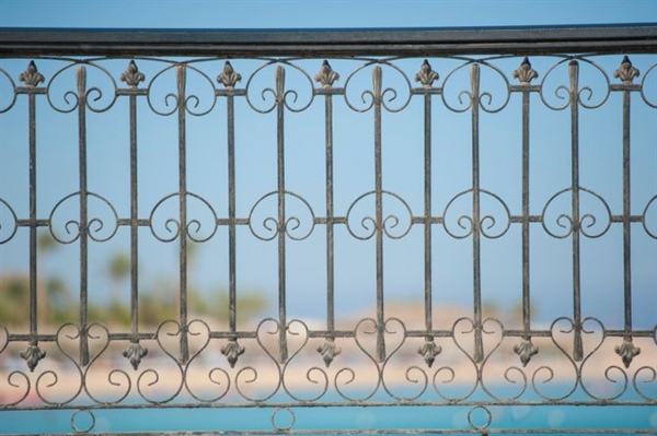 Seven Reasons to Love Aluminum Decking Railings