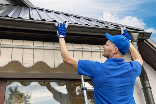 Why It’s Important to Winterize Your Gutters and How to Do It