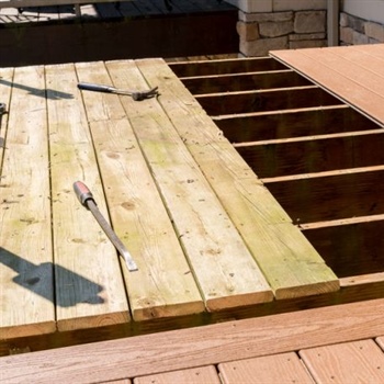 Vinyl Decking vs. Wood Decking