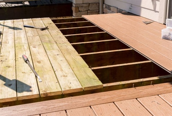 Vinyl Decking vs. Wood Decking