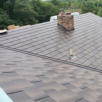Asphalt Shingles vs. Metal Roofing for Minnesota Homes
