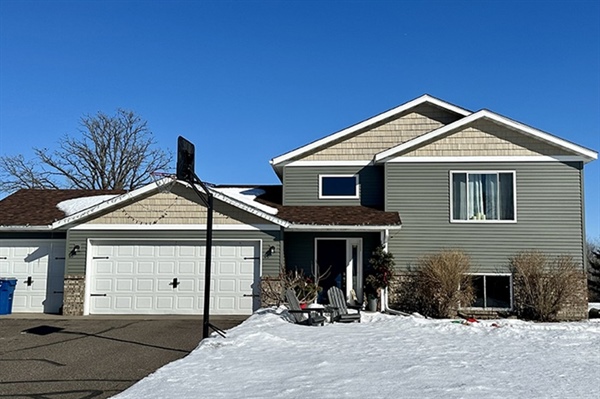 Seamless Steel Siding vs. Traditional Siding: Cost, Longevity, & Maintenance